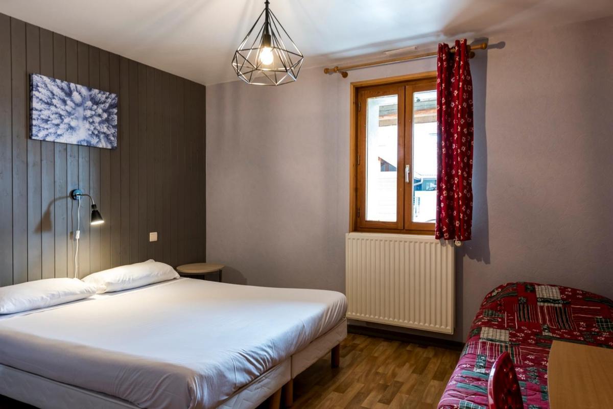 Hotel Le Charmagit à La Roche-sur-Foron Extérieur photo